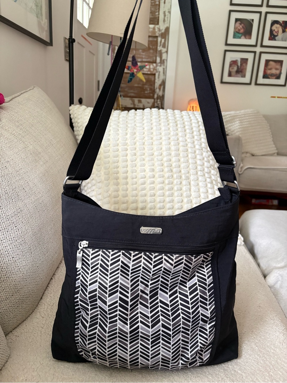 Baggallini Anywhere Medium Hobo Cross Body